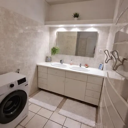 Large, Bright Close To The Old Town Apartmán *